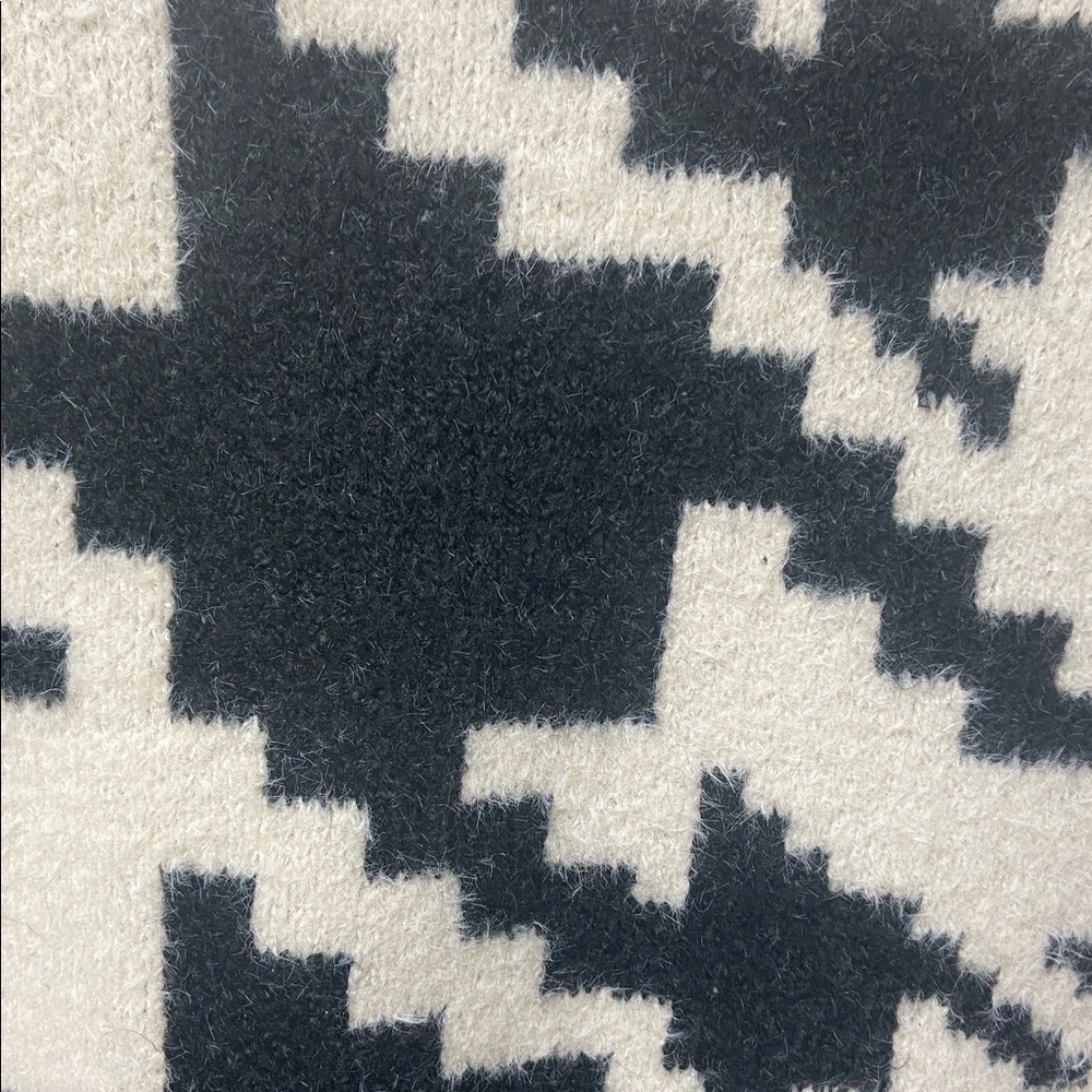 H&M Women’s Black and Cream Long Sleeve Houndstooth Turtleneck Sweater. Size -L - Picture 12 of 14